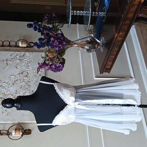 Victoria's Secret White Embellished Babydoll Nightie. Size 36C - Picture 5 of 17